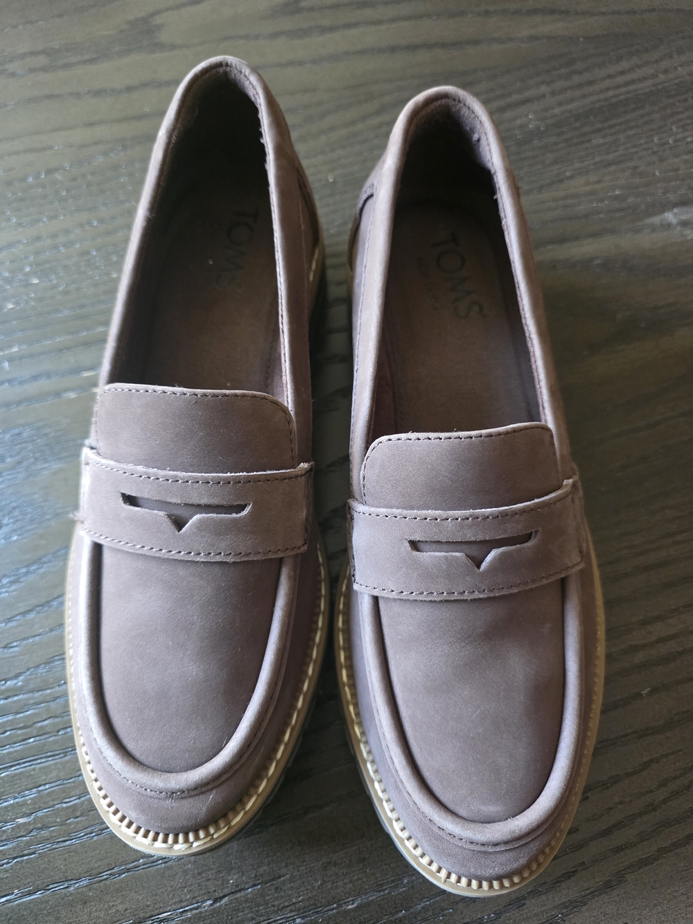 Mocasines TOMS Cara Loafer – Gamuza/Nobuk Beige – Como Nuevos